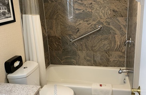 Sturbridge Hotel | Super 8 by Wyndham Sturbridge