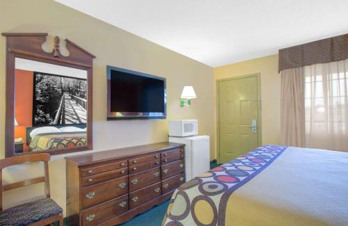 Talladega Hotel | Super 8 by Wyndham Talladega AL