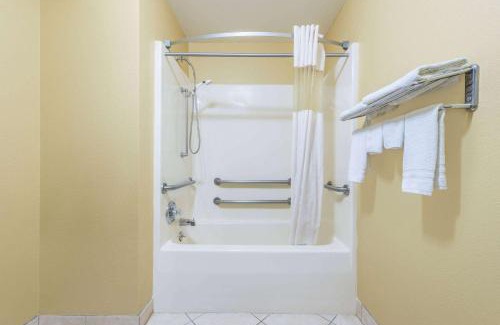 Troy Hotel | Super 8 by Wyndham Troy IL/St. Louis Area