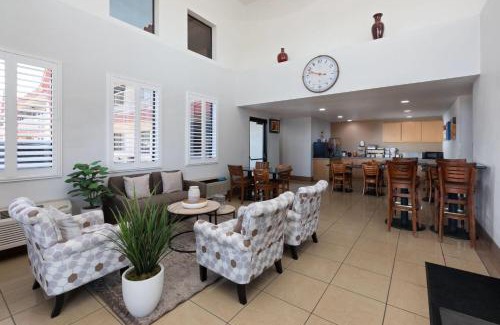 Tucson Hotel | Super 8 by Wyndham Tucson/Grant Road Area AZ