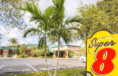 Florida North Atlantic Coast Hotel | Super 8 by Wyndham North Palm Beach