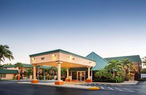 Florida North Atlantic Coast Hotel | Super 8 by Wyndham North Palm Beach