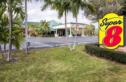 Florida North Atlantic Coast Hotel | Super 8 by Wyndham North Palm Beach