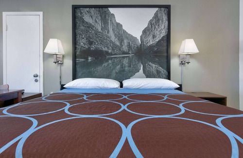 Vernon Hotel | Super 8 by Wyndham Vernon