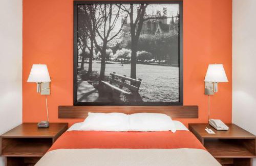 Washington Hotel | Super 8 by Wyndham Washington/Peoria Area