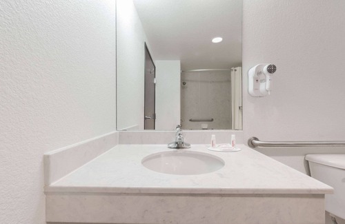 Weatherford Hotel | Super 8 by Wyndham Weatherford