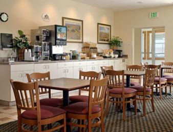 Wheatland Hotel | Super 8 by Wyndham Wheatland Wyoming