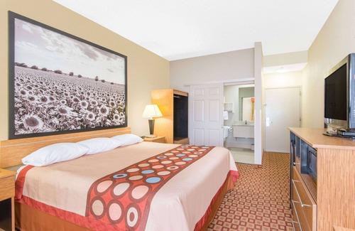 Wichita Hotel | Super 8 by Wyndham Wichita South