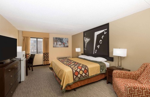Greenwich Hotel | Super 8 by Wyndham Wichita North