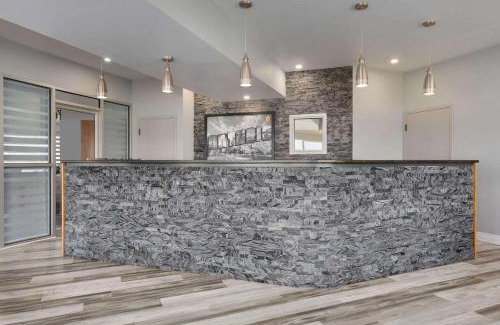 Windsor Hotel | Super 8 by Wyndham Windsor/Dougall