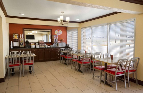 Woodward Hotel | Super 8 by Wyndham Woodward