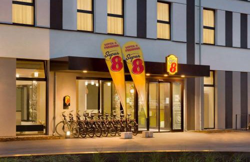 Bruhl-Guterbahnhof Hotel | Super 8 Freiburg