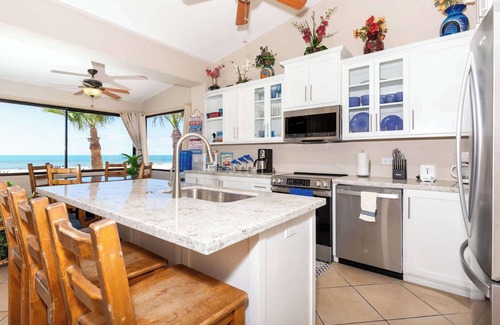 Bella Vista Condo | Super Beachfront Condo Ground Level on Sandy Beach