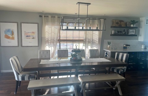 Glendale House | Super Bowl Painted Field, Hot Tub, 5 Minutes from Stadium, 1-Acre Lot