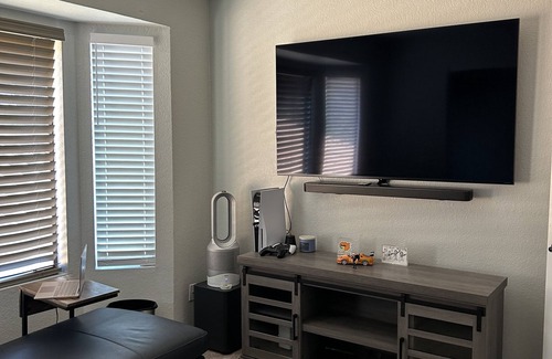 Avondale House | Super Bowl weekend stay just 5 minutes away from Cardinal stadium .