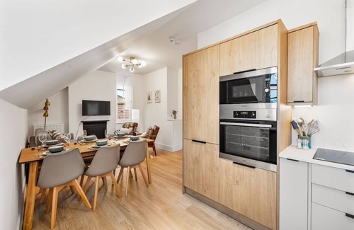 Seafront House | Super Central Flat in Brighton Sleeps 6 with WiFi by PureStay