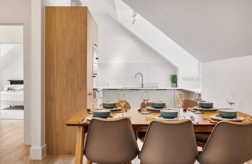 Seafront House | Super Central Flat in Brighton Sleeps 6 with WiFi by PureStay