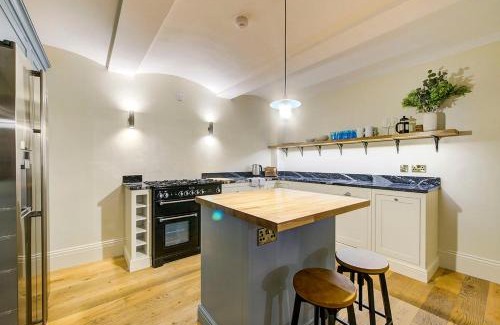 New Town Apartment | Super central Edinburgh Castle basement