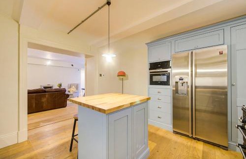 New Town Apartment | Super central Edinburgh Castle basement