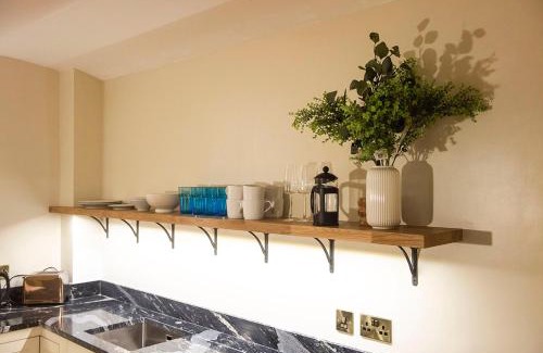 New Town Apartment | Super central Edinburgh Castle basement
