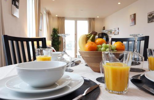 Cardiff City Centre Apartment | Super Central-Quiet-Parking-By FabAccommodation