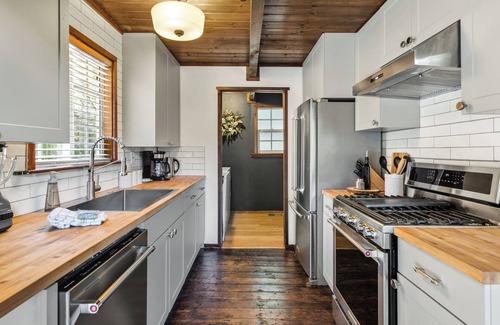 Pine Cove House | Super Chic Pines Hideaway - A Ryson Property