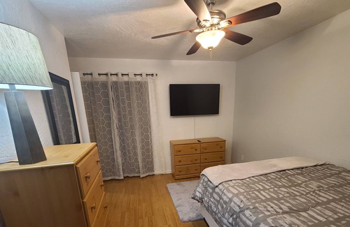 Abbott Loop House | Super clean townhouse