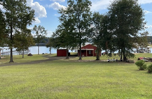 Negreet House | Super clean Waterfront home with private boat launch and fishing pier on site.