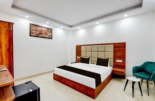 Faridabad Hotel | Super Collection O Hotel Evergreen