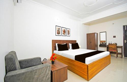 Patna Hotel | Super Collection O Raja Bazar Bailey Road