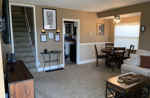 Mount Lookout House | Super Comfy Cottage ~ Central Locale ~ Pet Friendly