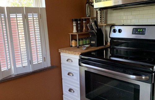 Mount Lookout House | Super Comfy Cottage ~ Central Locale ~ Pet Friendly