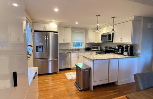Oak Square House | Super Convenient 3 BR 2 Bath Renovated!