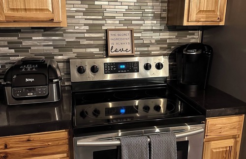 Midtown Anchorage Apartment | Super COZY 3 BD Close To Everything You’ll Love It! Snacks Included