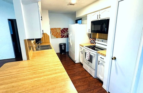 Katy House | Super Cozy 4 Bedroom by Premier Host - Sleeps 10