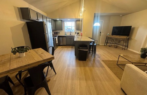 Fort Worth House | Super cute,2 bed2 bath, TCU Dickies,Cultural District,& close to all Hospitals