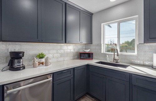 Encanto House | Super Cute House in Coronado District! Walk to Banner University Hospital!