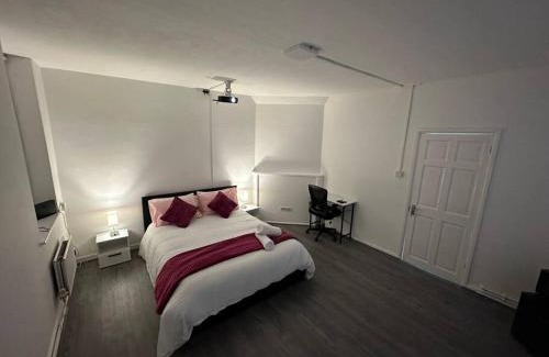 Weavers Apartment | Super double bedroom zone 1
