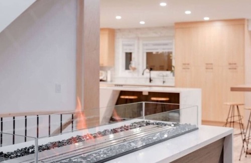 Southeast Calgary House | Super Fun House w/Great Location. Perfect for Large Families.