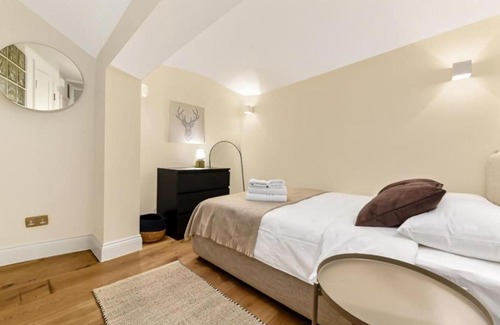 Queen's Gate Apartment | Super High-End Kensington House near Hyde Park