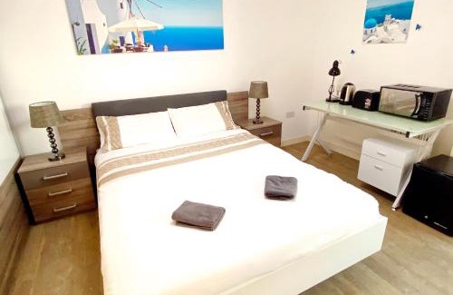Lewisham House | Super Large Ensuite Bedroom in Penthouse-Max 3 ppl