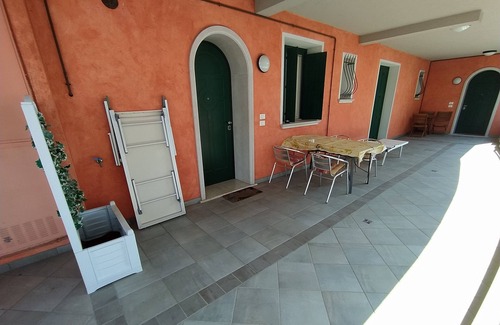Sirmione Apartment | Super location beach pool and jacuzzi by the lake -very relaxing