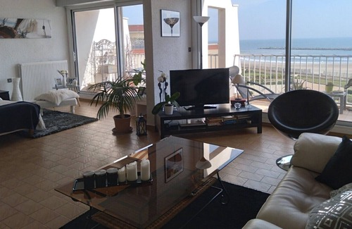 Palavas-les-Flots Apartment | SUPER LOFT of 52 m'in 1st LINE with EXCEPTIONAL VIEW on the sea, very BRIGHT