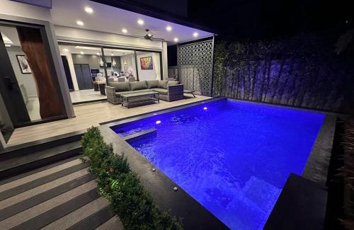 Central Pattaya Villa | Super Luxury 3 Bedroom Private Pool Villa with Jacuzzi, Near 711, 10 minutes to Walking Street and Pattaya Beach - MT8
