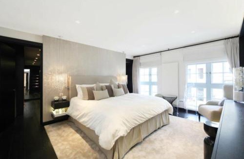 Lee Apartment | Super Luxury High Ceiling in St Peter