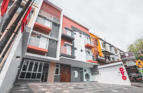 Tanjung Duren Utara Hotel | Super OYO 1487 Residence Khoe