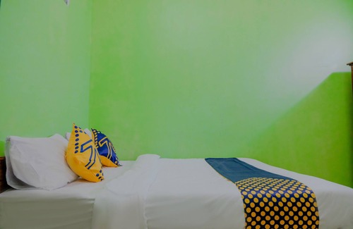 Kediri Hotel | Super OYO 1759 Family Residence