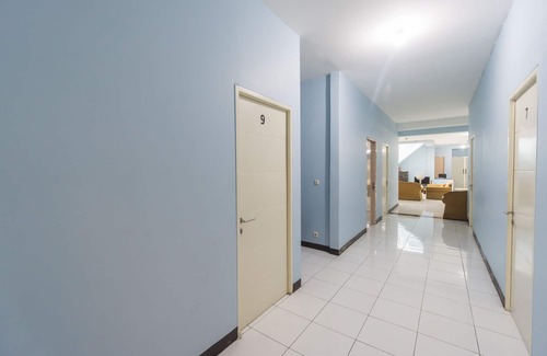 Binong Hotel | Super OYO 2110 Rotterdam Guest House