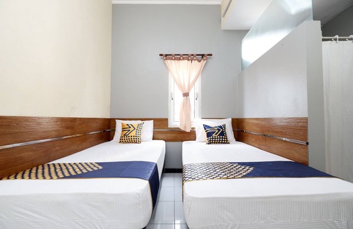 Laweyan Hotel | Super OYO 2209 Solo Point Guest House Syariah