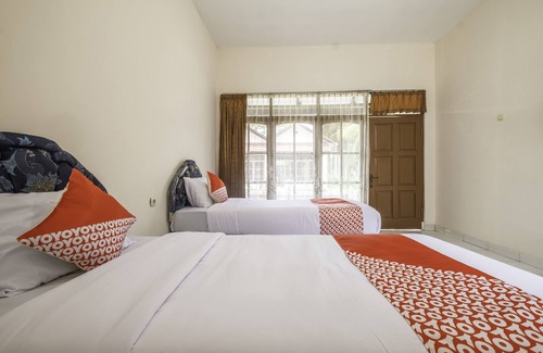 Tasikmalaya Hotel | Super OYO 2346 Hotel Padjadjaran 1